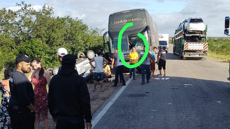 Banda Limão com Mel sofre acidente de ônibus na Bahia