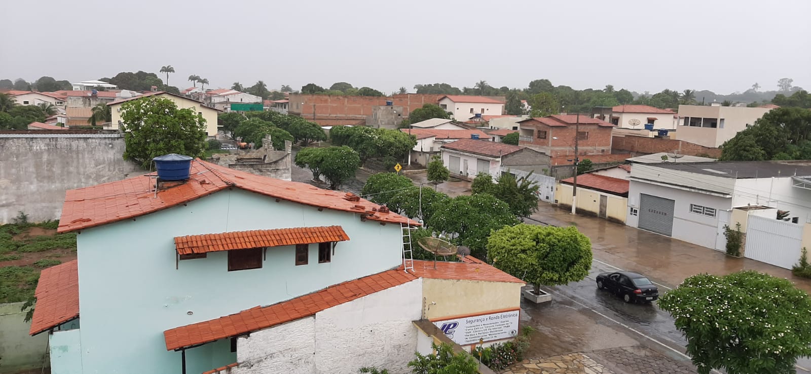 Semana começa com previsão de temporais e rajadas de vento na Bahia
