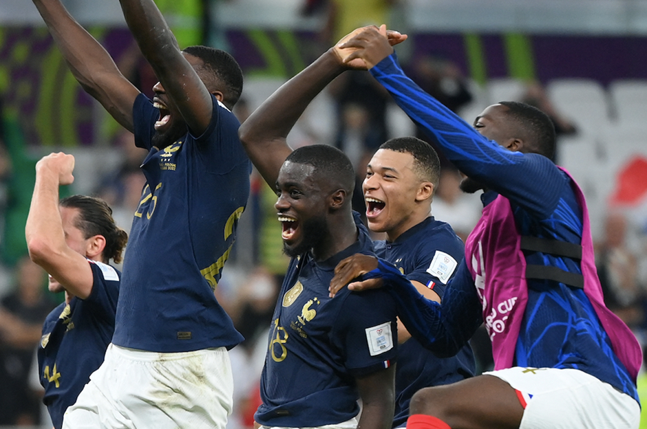 França vence Polônia por 3 a 1 e está nas quartas de final da Copa