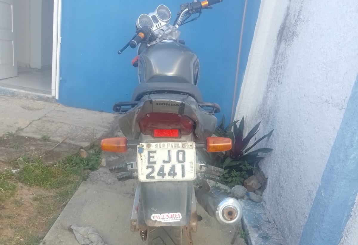 PM localiza moto roubada na zona rural de Rio de Contas
