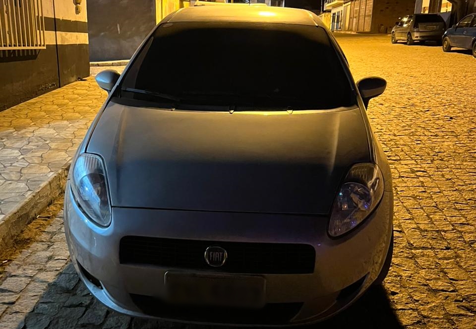Carro roubado é recuperado pela PM na cidade de Érico Cardoso